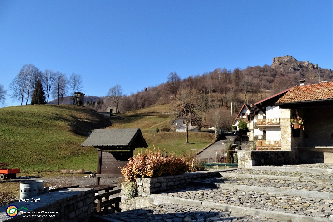 18 Torre degli Alpini a sx  e Corno Zuccone in alto a dx.JPG